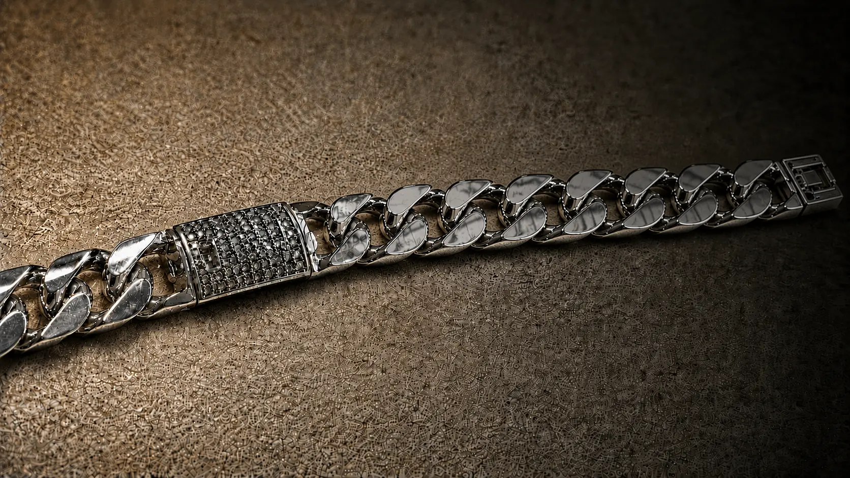 Detalle de una pulsera de plata .925
